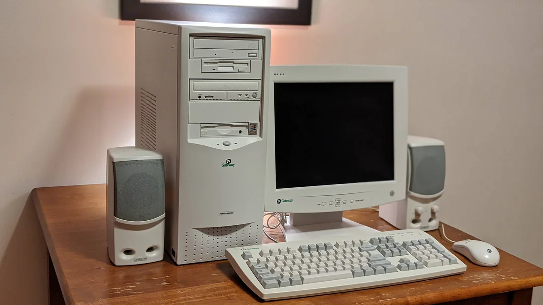 Old desktop computer with CRT monitor representing Malith’s first computer.